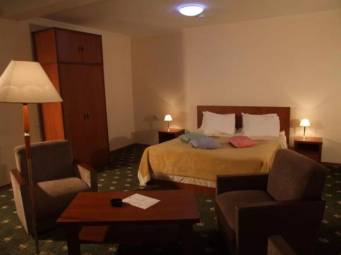 ASTERIONPALACE_EDIT (4).jpg